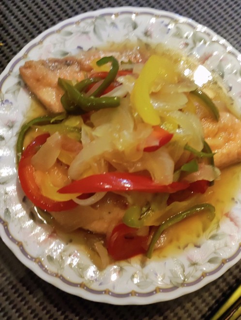 かんたん酢で 鮭の南蛮漬け レシピ 作り方 By Eggplant クックパッド 簡単おいしいみんなのレシピが374万品