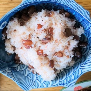 炊飯器で簡単 早い 北海道の甘納豆お赤飯 レシピ 作り方 By そいらて クックパッド 簡単おいしいみんなのレシピが372万品