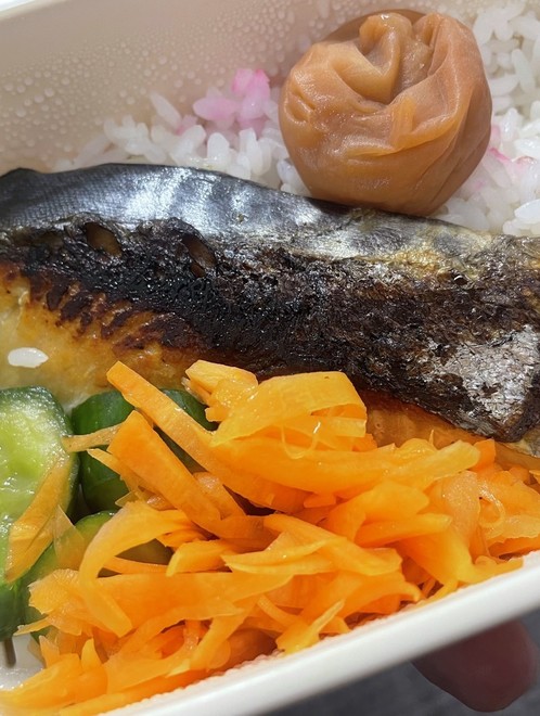 ふっくら焼ける フライパンで鰆の塩焼き レシピ 作り方 By Yanapie クックパッド 簡単おいしいみんなのレシピが375万品