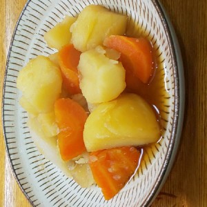 人参とじゃがいもと玉ねぎの煮物 レシピ 作り方 By ゆゆｻﾝ クックパッド 簡単おいしいみんなのレシピが373万品
