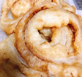 カリカリの薄いオニオンリングのレシピ