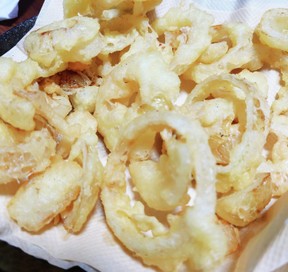 カリカリの薄いオニオンリングのレシピ