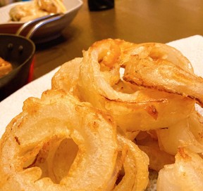カリカリの薄いオニオンリングのレシピ