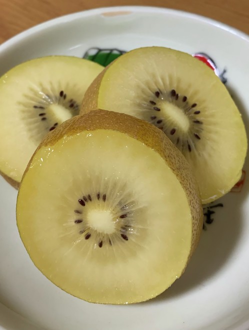 皮ごと食べるキウイの とげとげ の取り方 レシピ 作り方 By Chaostarou クックパッド 簡単おいしいみんなのレシピが375万品
