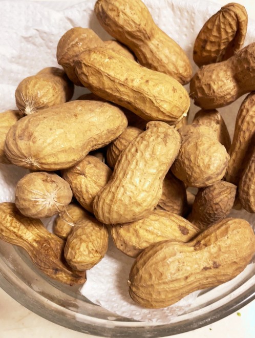 電子レンジで簡単 なま落花生の煎り方 レシピ 作り方 By ｒinging50 クックパッド 簡単おいしいみんなのレシピが377万品