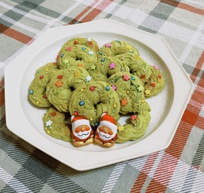 クリスマスツリーのライスクリスピーおやつのレシピ