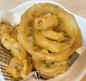 カリカリの薄いオニオンリングのレシピ