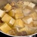 タケノコ、厚揚げ、野菜のぶつ切りを入れ。