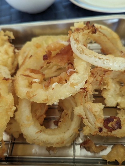 カリカリの薄いオニオンリングのレシピ