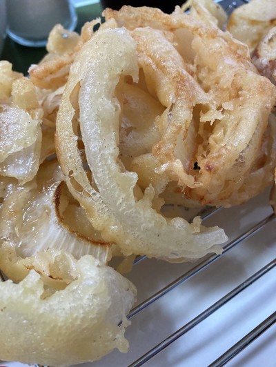 カリカリの薄いオニオンリングのレシピ