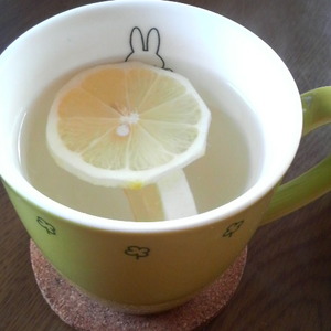 カフェインが気になる妊婦さんに レモン水 レシピ 作り方 By よしかおり クックパッド 簡単おいしいみんなのレシピが350万品