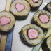 ピンクハートの巻き寿司　キャラ弁