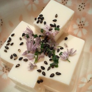 チャイブの花をお豆腐のお薬味に レシピ 作り方 By Studioasia クックパッド 簡単おいしいみんなのレシピが356万品