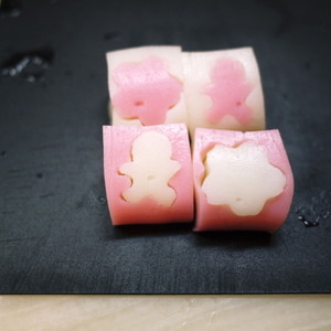 かまぼこで型抜き弁当おかず 薔薇とハート レシピ 作り方 By かまぼこママ クックパッド 簡単おいしいみんなのレシピが360万品