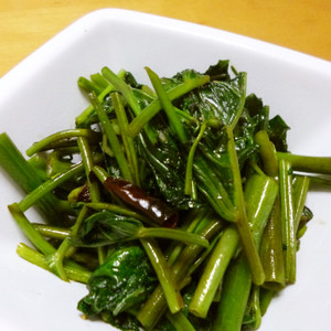 秒殺 空芯菜 あさがお菜 で青菜炒め レシピ 作り方 By いなれい クックパッド 簡単おいしいみんなのレシピが352万品