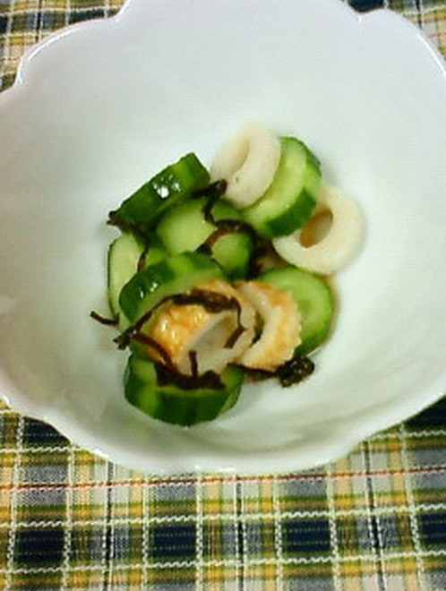 簡単 キュウリとチクワの塩昆布和え レシピ 作り方 By メイ君 クックパッド 簡単おいしいみんなのレシピが375万品