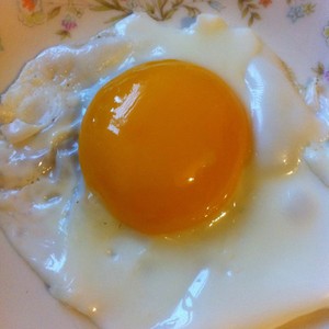 目玉焼きをキレイに作る方法 レシピ 作り方 By 順のダンナ クックパッド 簡単おいしいみんなのレシピが359万品