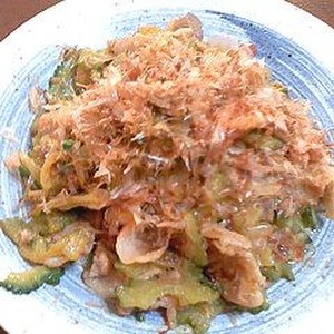 カリカリ豚バラとゴーヤのおかか炒め レシピ 作り方 By おいしいコープ クックパッド 簡単おいしいみんなのレシピが366万品