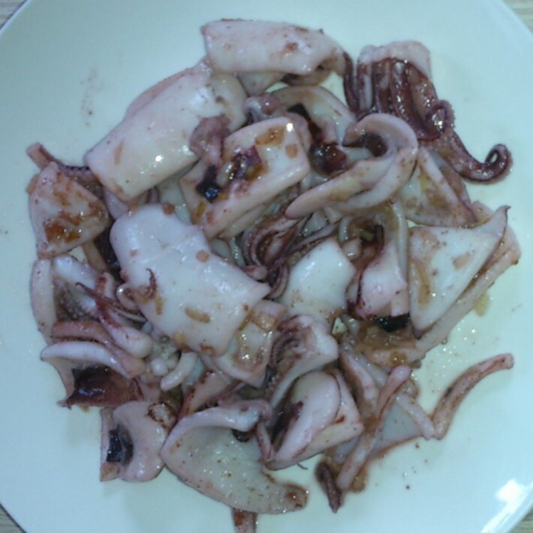 赤いかのガーリック炒め レシピ 作り方 By ひつじの食卓 クックパッド 簡単おいしいみんなのレシピが358万品