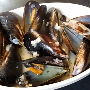 ムール貝の香草ワイン蒸し レシピ 作り方 By さたま クックパッド 簡単おいしいみんなのレシピが364万品