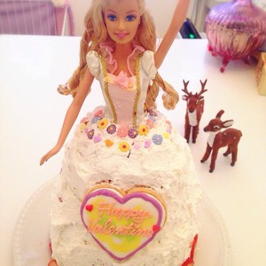立体ケーキ バービーdollケーキ レシピ 作り方 By Mya クックパッド 簡単おいしいみんなのレシピが350万品