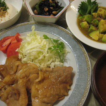 モテレシピ♡生姜焼きとアボカドポンの夕食