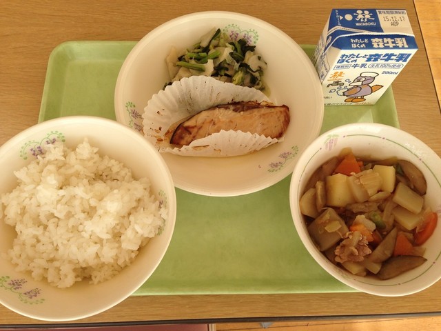 ぶりの照り焼きと肉じゃがの和食の献立 By 春日部市学校給食 クックパッド みんながのせた献立