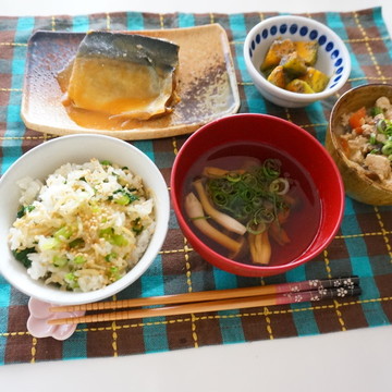 さばの味噌煮×小松菜としらすの混ぜご飯