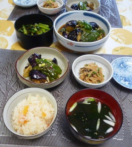 もちもち塩トマトおこわメインの夕飯