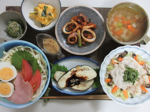温野菜とピーナッツうどんの晩御飯