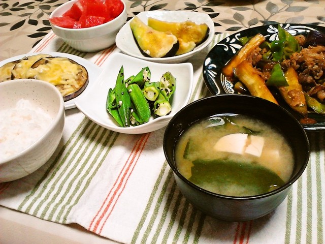 牛肉 なす ピーマンの甘辛酢炒めで夕食 By 快くん クックパッド みんながのせた献立
