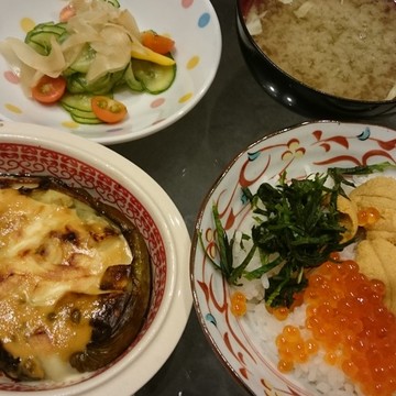うにイクラ丼×ナス味噌マヨチーズグラタン