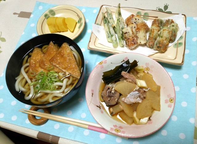 きつねうどんとあったかおかずで晩ごはん By ネコかえる