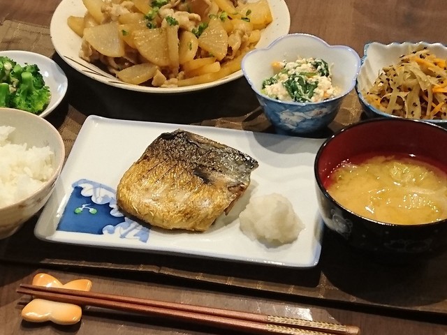 今日の晩ごはん 鯖の塩焼きと豚バラ大根 By まんまるまうちゃん クックパッド みんながのせた献立