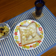 クリームチーズ&ハニーBPトーストの朝食