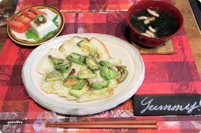 お餅とアボカドのガーリック炒めde晩ご飯 By ちゃんねるゆみ クックパッド みんながのせた献立