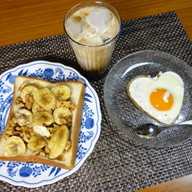 バナナくるみ黒蜜コク深和トーストの朝食