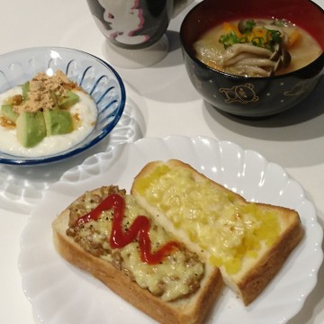 沢庵と納豆のトーストで朝ごはん♪