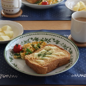 休日のパン朝食