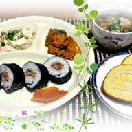 ツナ缶の魚飯で太巻寿司