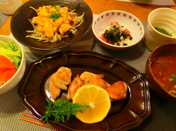 チキンソテーともやし卵