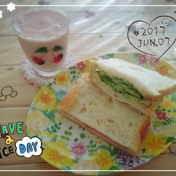 ♡幸せ朝食♡サンドイッチとスムージー
