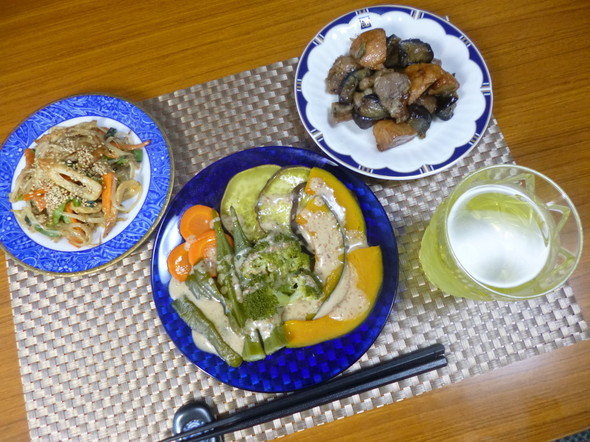温野菜サラダとおかず2種で夕食(*^^)