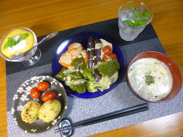温野菜の他にカラフルなデザートと揚げ物❤