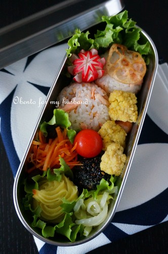 【パパ弁】手作り鮭フレークおにぎりの弁当