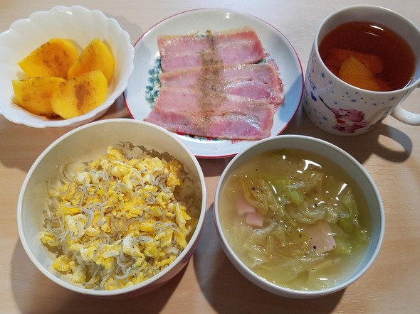 ちりめんと炒り卵のまぜまぜ丼&柿シナモン