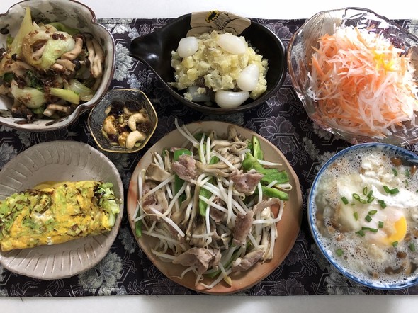 舞茸とソーセージのモヤシ炒め