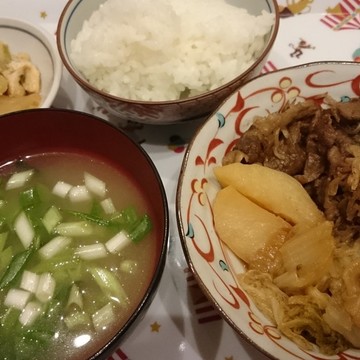 牛肉と白菜のすき煮×葱いっぱいの味噌汁♡