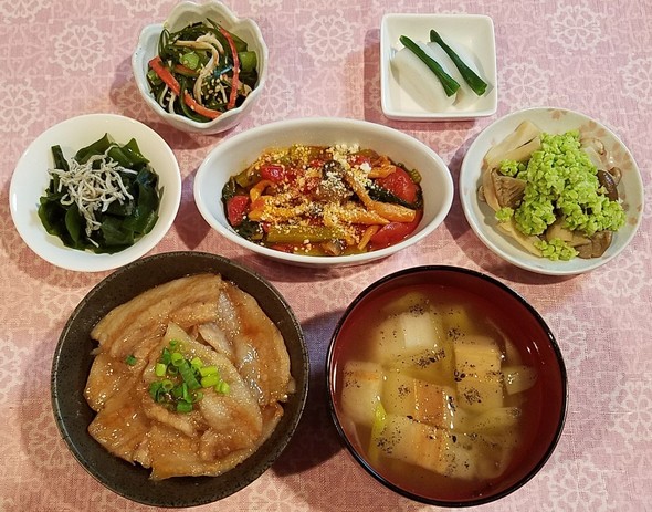 豚丼&蕪の葉、しめじ、トマトでイタリアン