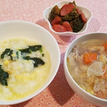 ほうれん草と卵の雑炊＆鶏軟骨入野菜スープ